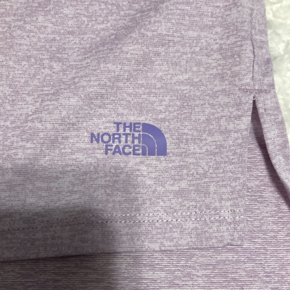 Workout top NWT XS
The North Face - Picture 2 of 4